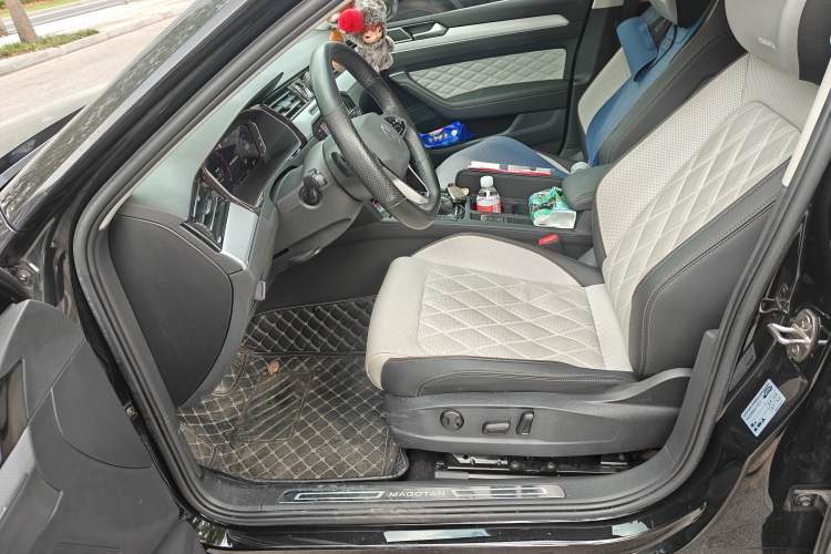 Used Volkswagen Magotan 2023 2 Million Units Commemorative Edition 330TSI DSG Luxury Version Left Front Seat
