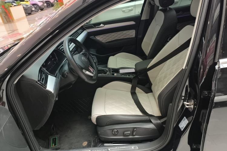 Used Volkswagen Magotan 2023 2 Million Units Commemorative Edition 330TSI DSG Luxury Version Left Front Seat