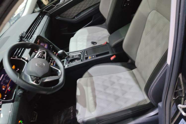 Used Volkswagen Magotan 2023 2 Million Units Limited Edition 330TSI DSG Leading Version Left Front Seat