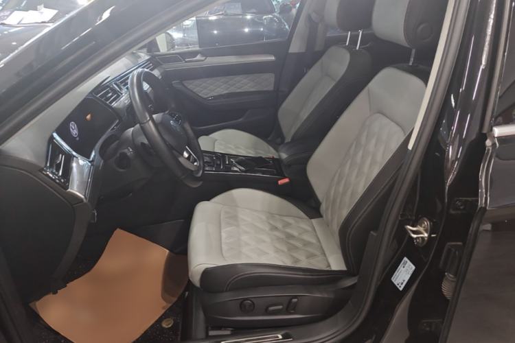 Used Volkswagen Magotan 2023 2 Million Units Limited Edition 330TSI DSG Leading Version Left Front Seat