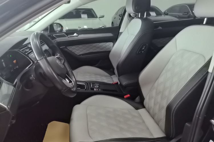 Used Volkswagen Magotan 2023 2 Million Units Limited Edition 330TSI DSG Leading Version Left Front Seat