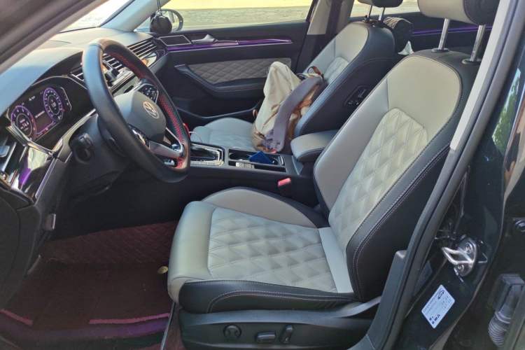 Used Volkswagen Magotan 2023 2 Million Units Limited Edition 330TSI DSG Leading Version Left Front Seat
