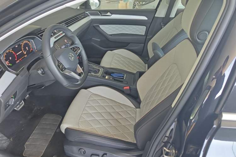 Used Volkswagen Magotan 2023 2 Million Units Commemorative Edition 330TSI DSG Luxury Version Left Front Seat