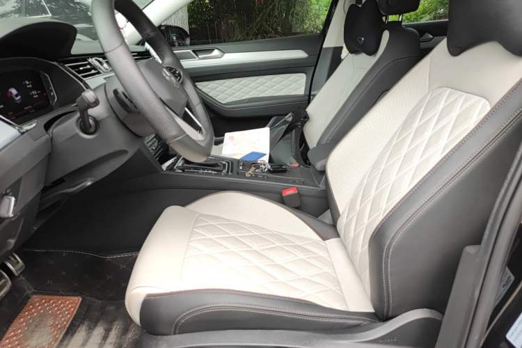 Used Volkswagen Magotan 2023 2 Million Units Commemorative Edition 330TSI DSG Luxury Version Left Front Seat