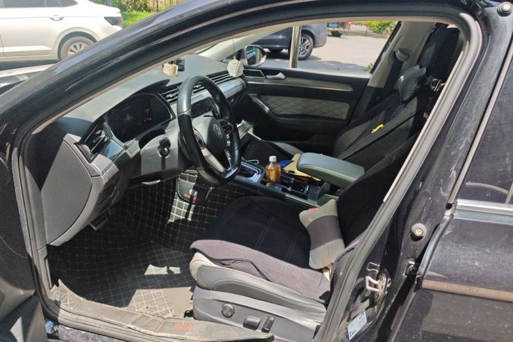 Used Volkswagen Magotan 2023 2 Million Units Limited Edition 330TSI DSG Leading Version Left Front Seat
