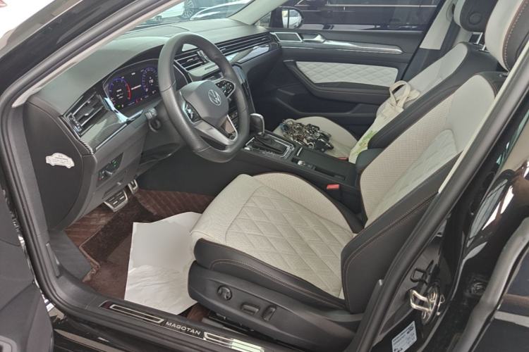 Used Volkswagen Magotan 2023 2 Million Units Commemorative Edition 330TSI DSG Luxury Version Left Front Seat