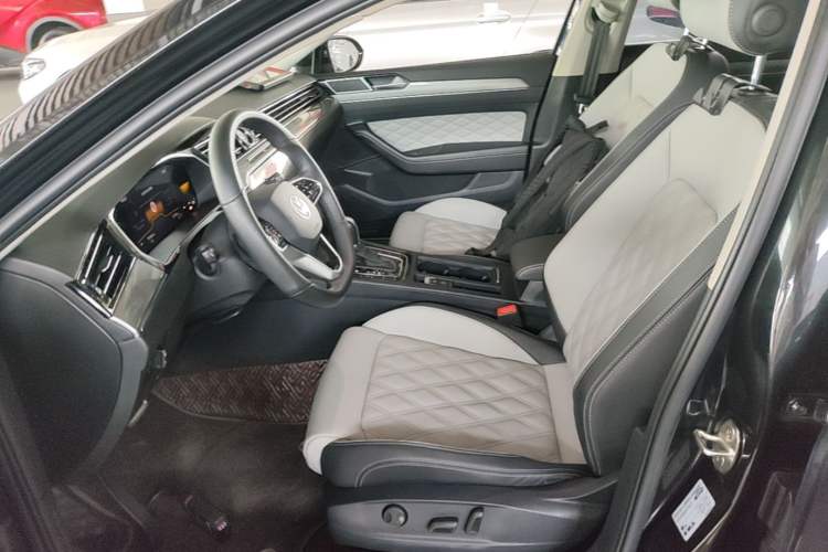 Used Volkswagen Magotan 2023 2 Million Units Limited Edition 330TSI DSG Leading Version Left Front Seat