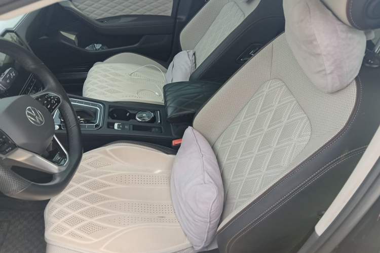 Used Volkswagen Magotan 2023 2 Million Units Commemorative Edition 330TSI DSG Luxury Version Left Front Seat