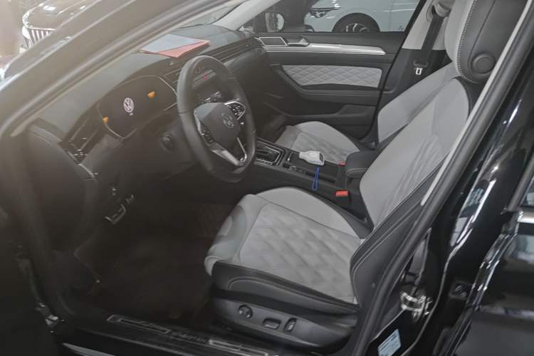 Used Volkswagen Magotan 2023 2 Million Units Limited Edition 280TSI DSG Leading Version Left Front Seat