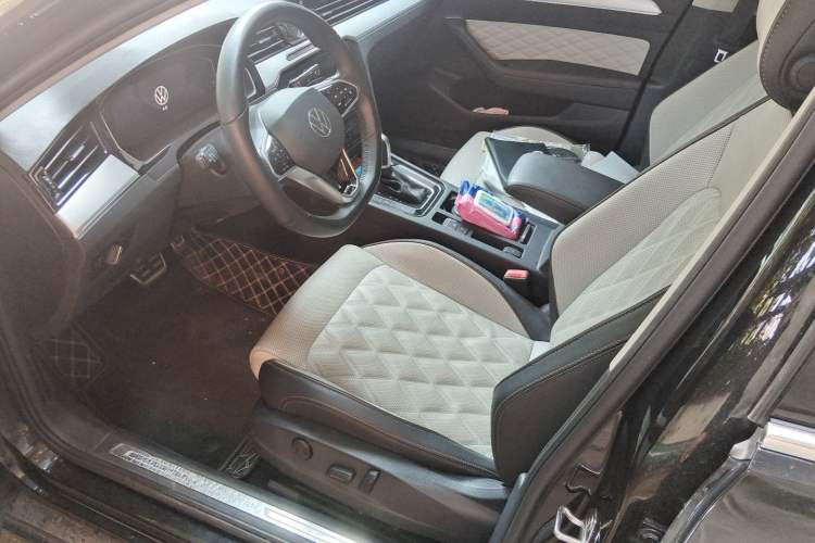 Used Volkswagen Magotan 2023 2 Million Units Commemorative Edition 330TSI DSG Luxury Version Left Front Seat