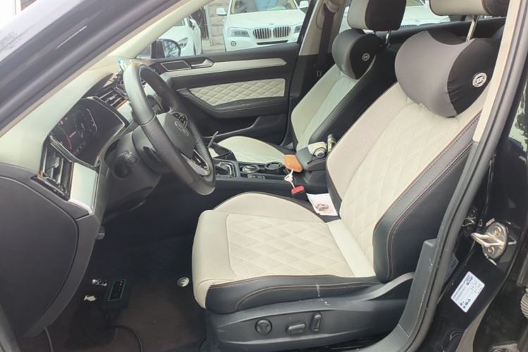 Used Volkswagen Magotan 2023 2 Million Units Limited Edition 330TSI DSG Leading Version Left Front Seat
