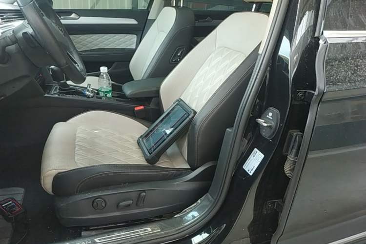 Used Volkswagen Magotan 2023 2 Million Units Commemorative Edition 330TSI DSG Luxury Version Left Front Seat