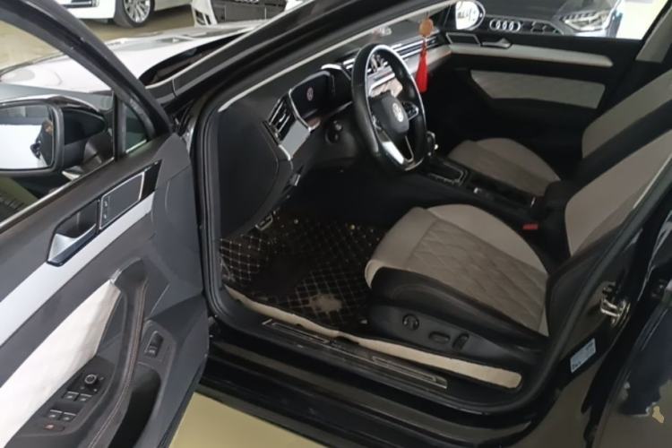 Used Volkswagen Magotan 2023 2 Million Units Commemorative Edition 330TSI DSG Luxury Version Left Front Seat