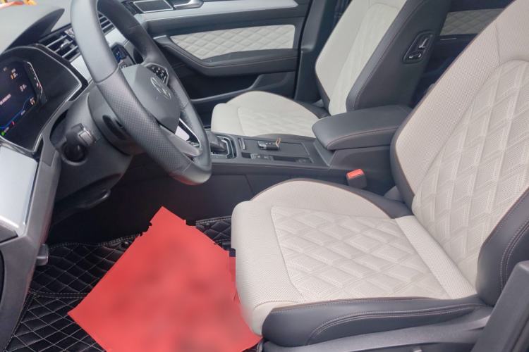 Used Volkswagen Magotan 2023 2 Million Units Commemorative Edition 330TSI DSG Luxury Version Left Front Seat
