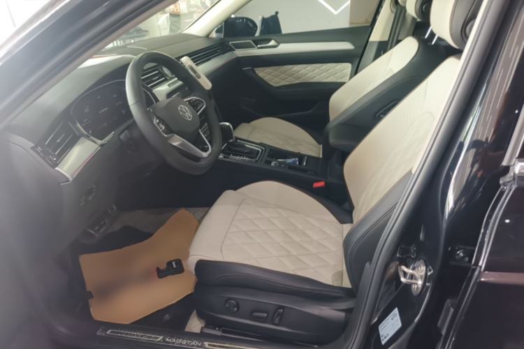 Used Volkswagen Magotan 2023 2 Million Units Limited Edition 330TSI DSG Leading Version Left Front Seat