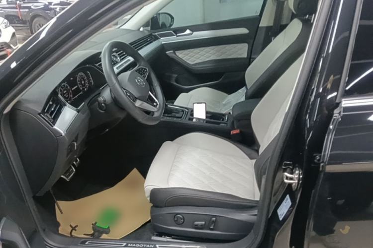 Used Volkswagen Magotan 2023 2 Million Units Commemorative Edition 330TSI DSG Luxury Version Left Front Seat