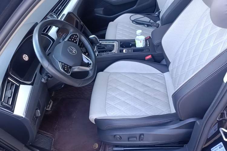 Used Volkswagen Magotan 2023 2 Million Units Commemorative Edition 330TSI DSG Luxury Version Left Front Seat