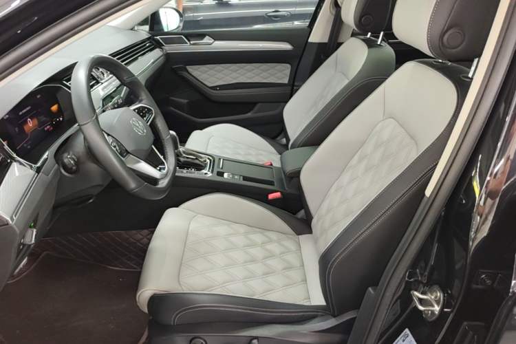 Used Volkswagen Magotan 2023 2 Million Units Limited Edition 330TSI DSG Leading Version Left Front Seat