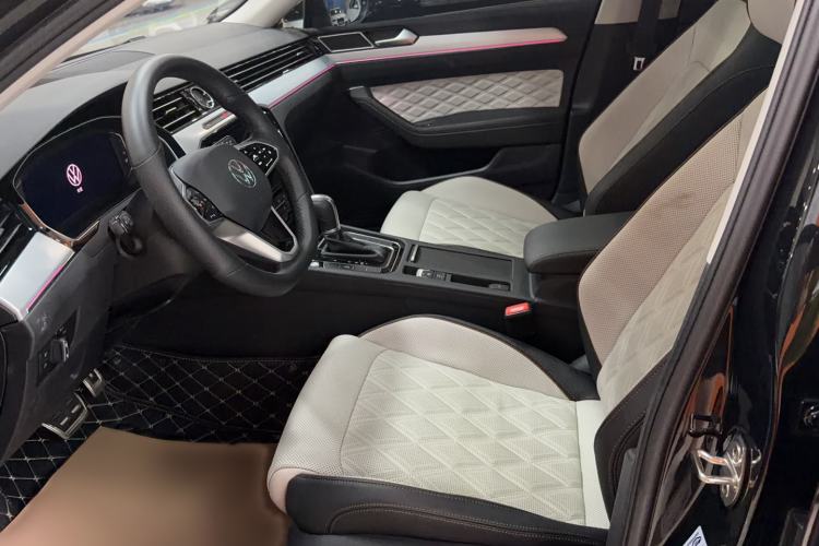 Used Volkswagen Magotan 2023 2 Million Units Commemorative Edition 330TSI DSG Luxury Version Left Front Seat
