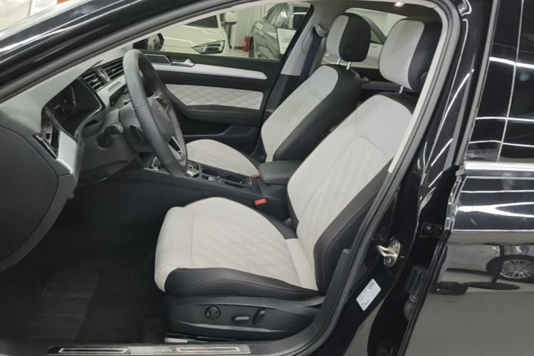 Used Volkswagen Magotan 2023 2 Million Units Limited Edition 330TSI DSG Leading Version Left Front Seat