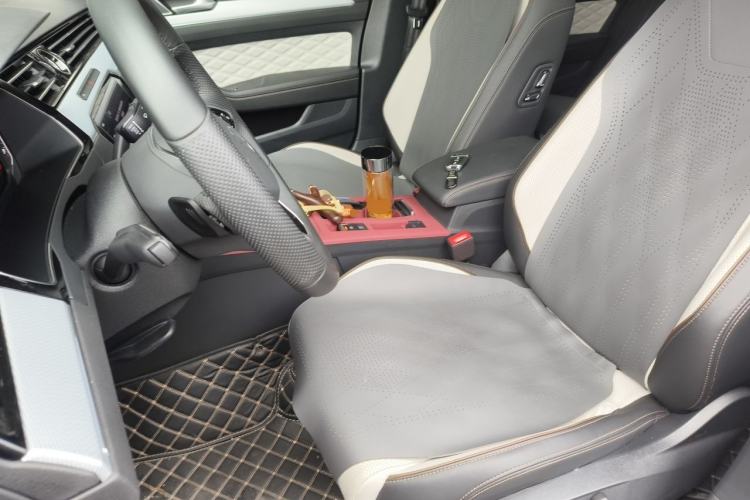 Used Volkswagen Magotan 2023 2 Million Units Commemorative Edition 330TSI DSG Luxury Version Left Front Seat