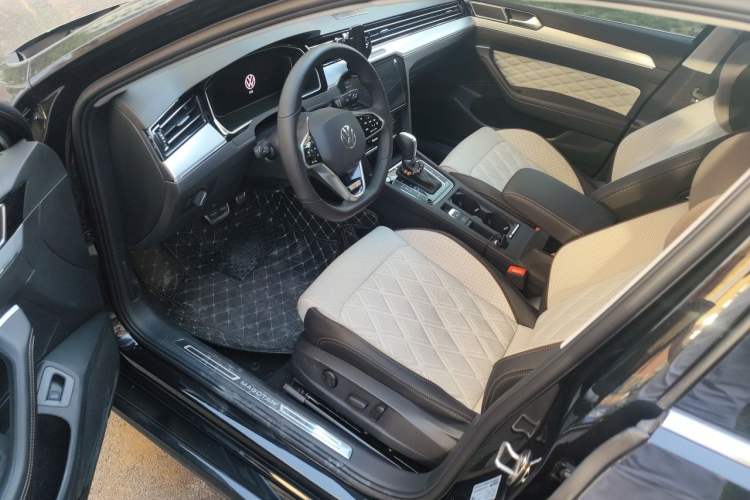Used Volkswagen Magotan 2023 2 Million Units Commemorative Edition 330TSI DSG Luxury Version Left Front Seat