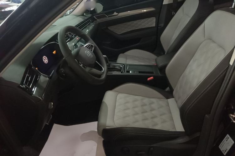 Used Volkswagen Magotan 2023 2 Million Units Limited Edition 330TSI DSG Leading Version Left Front Seat