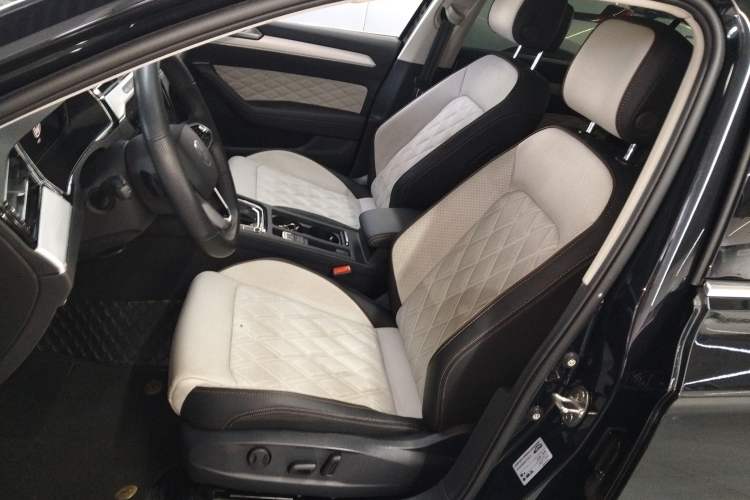 Used Volkswagen Magotan 2023 2 Million Units Commemorative Edition 330TSI DSG Luxury Version Left Front Seat