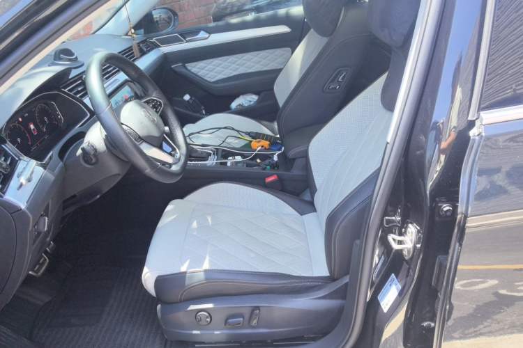 Used Volkswagen Magotan 2023 2 Million Units Commemorative Edition 330TSI DSG Luxury Version Left Front Seat