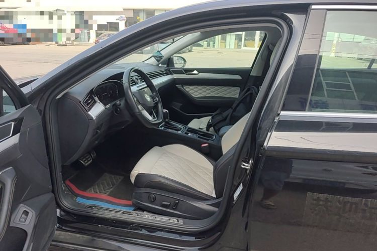 Used Volkswagen Magotan 2023 2 Million Units Commemorative Edition 330TSI DSG Luxury Version Left Front Seat