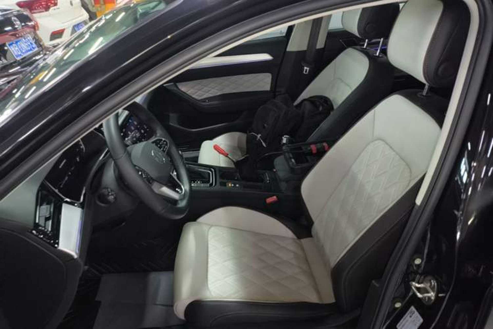 Used Volkswagen Magotan 2023 2 Million Units Commemorative Edition 330TSI DSG Luxury Version Left Front Seat