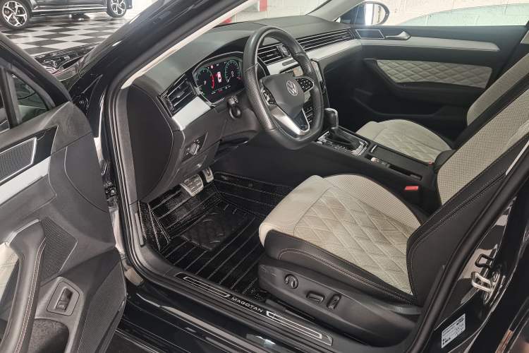 Used Volkswagen Magotan 2023 2 Million Units Commemorative Edition 330TSI DSG Luxury Version Left Front Seat
