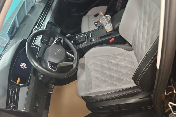 Used Volkswagen Magotan 2023 2 Million Units Limited Edition 330TSI DSG Leading Version Left Front Seat