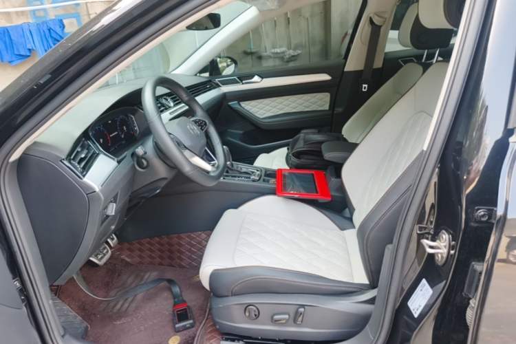 Used Volkswagen Magotan 2023 2 Million Units Commemorative Edition 330TSI DSG Luxury Version Left Front Seat