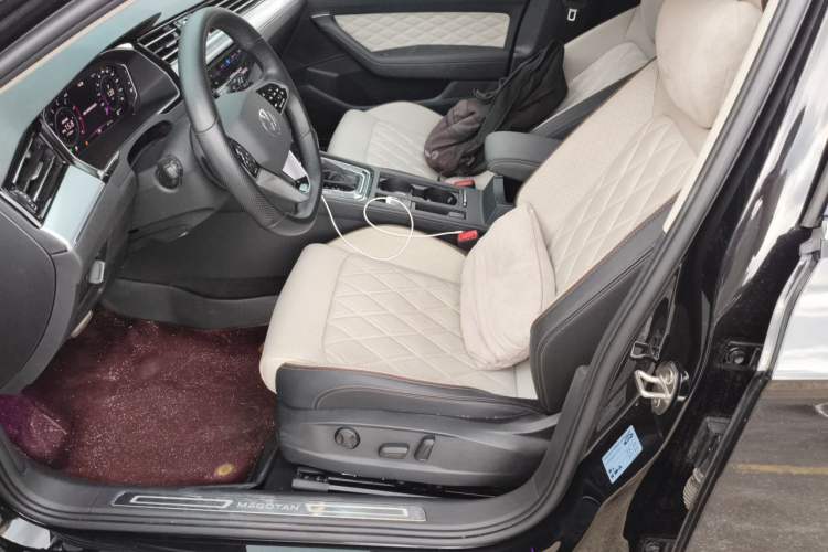 Used Volkswagen Magotan 2023 2 Million Units Commemorative Edition 330TSI DSG Luxury Version Left Front Seat