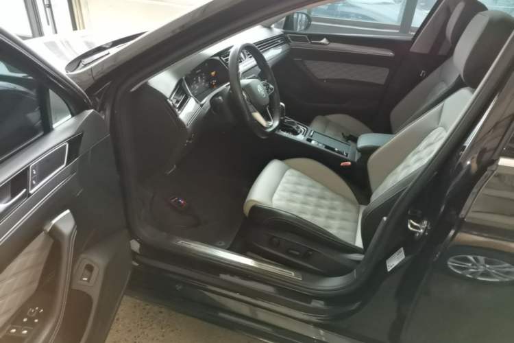 Used Volkswagen Magotan 2023 2 Million Units Limited Edition 330TSI DSG Leading Version Left Front Seat