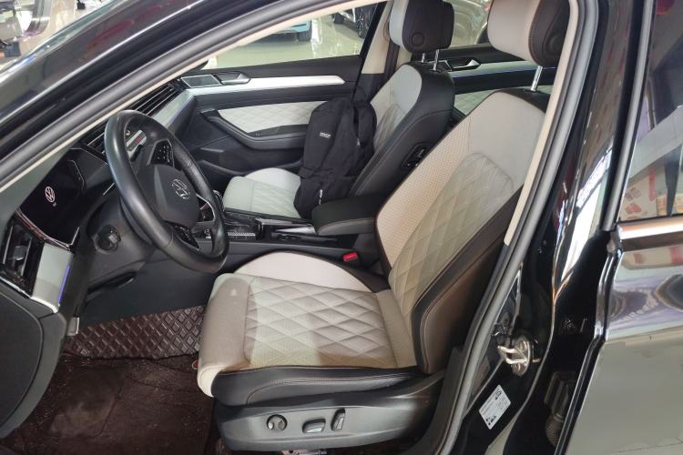 Used Volkswagen Magotan 2023 2 Million Units Limited Edition 330TSI DSG Leading Version Left Front Seat
