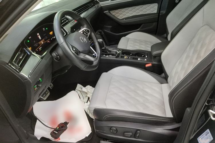 Used Volkswagen Magotan 2023 2 Million Units Limited Edition 330TSI DSG Leading Version Left Front Seat