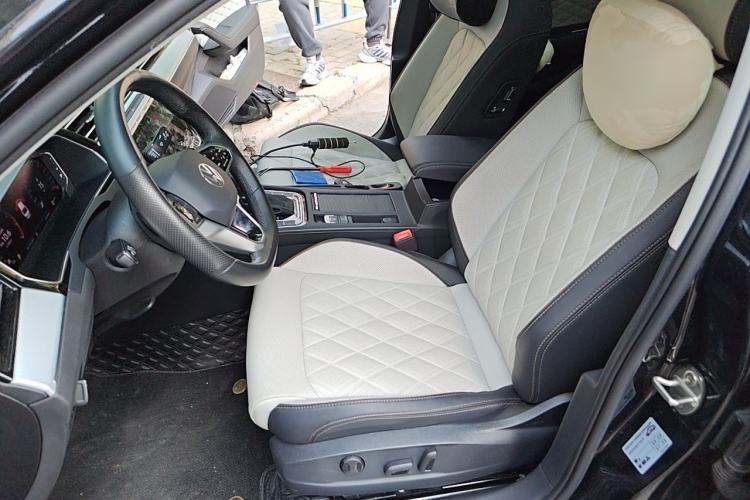 Used Volkswagen Magotan 2023 2 Million Units Commemorative Edition 330TSI DSG Luxury Version Left Front Seat