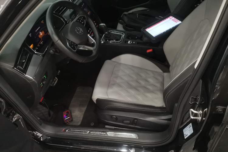 Used Volkswagen Magotan 2023 2 Million Units Limited Edition 330TSI DSG Leading Version Left Front Seat