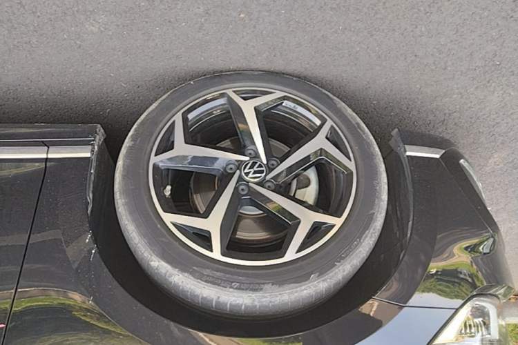 Used Volkswagen Magotan 2023 2 Million Units Commemorative Edition 330TSI DSG Luxury Version Left Front Wheel Hub
