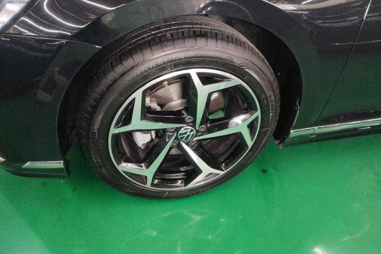 Used Volkswagen Magotan 2023 2 Million Units Commemorative Edition 330TSI DSG Luxury Version Left Front Wheel Hub