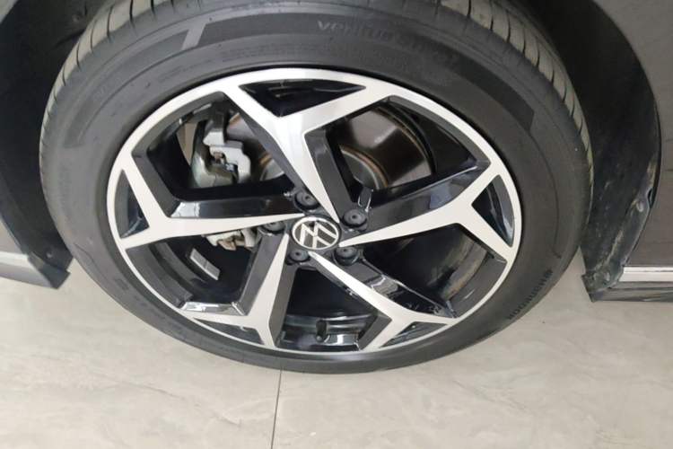 Used Volkswagen Magotan 2023 2 Million Units Limited Edition 330TSI DSG Leading Version Left Front Wheel Hub