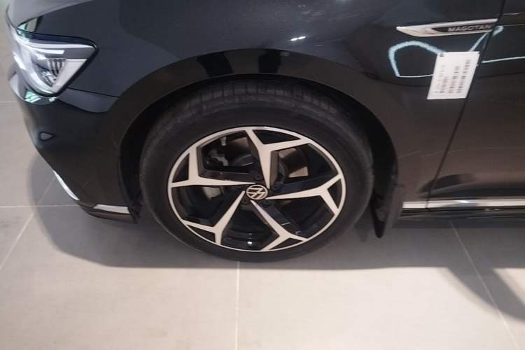 Used Volkswagen Magotan 2023 2 Million Units Commemorative Edition 330TSI DSG Luxury Version Left Front Wheel Hub