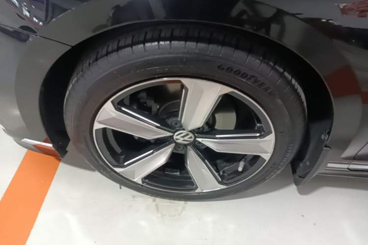 Used Volkswagen Magotan 2023 2 Million Units Limited Edition 330TSI DSG Leading Version Left Front Wheel Hub
