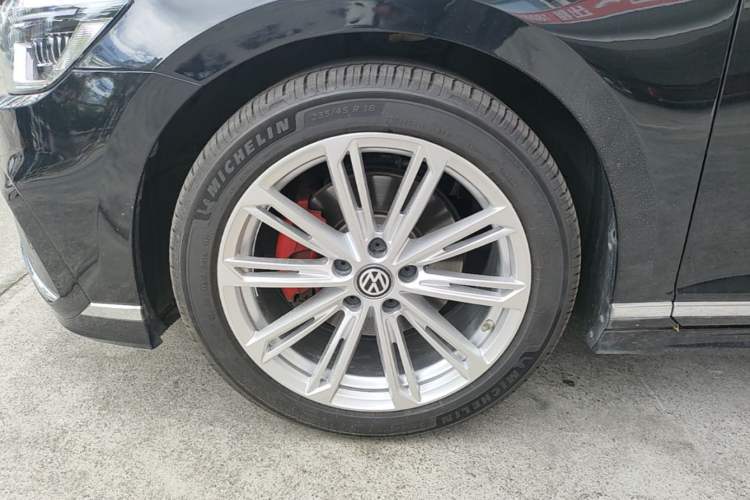 Used Volkswagen Magotan 2023 2 Million Units Limited Edition 330TSI DSG Leading Version Left Front Wheel Hub