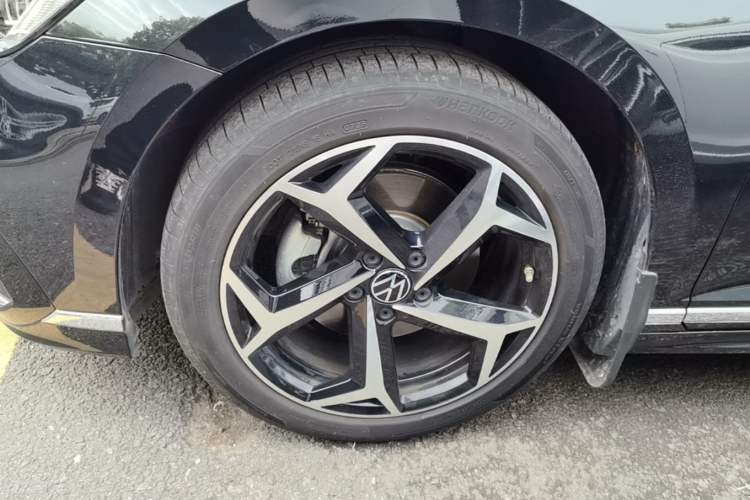 Used Volkswagen Magotan 2023 2 Million Units Limited Edition 330TSI DSG Leading Version Left Front Wheel Hub