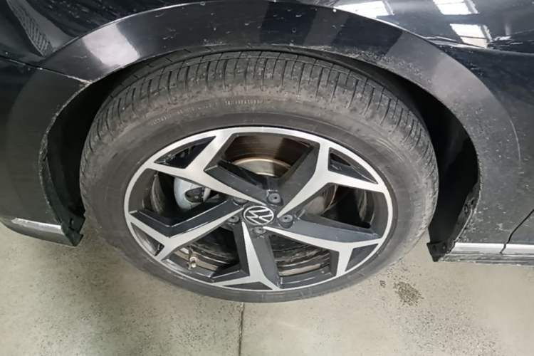 Used Volkswagen Magotan 2023 2 Million Units Commemorative Edition 330TSI DSG Luxury Version Left Front Wheel Hub