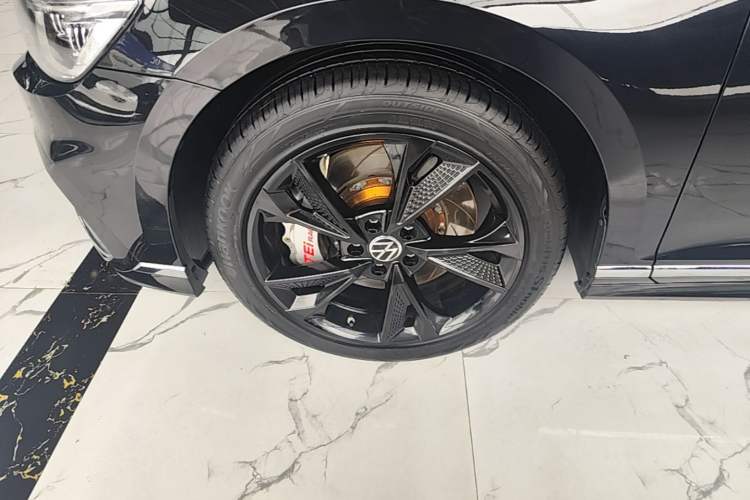 Used Volkswagen Magotan 2023 2 Million Units Commemorative Edition 330TSI DSG Luxury Version Left Front Wheel Hub