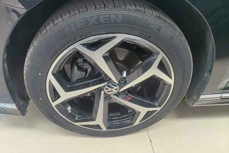 Used Volkswagen Magotan 2023 2 Million Units Limited Edition 330TSI DSG Leading Version Left Front Wheel Hub
